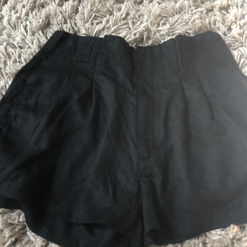 Abercrombie and Fitch black ladies shorts. Large
